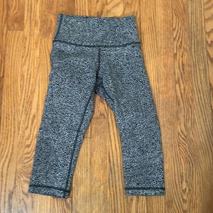 Lululemon Wunder Under Hi-Rise 1/2 Tight 17" Crackle Jaquard Black White‎ size 4